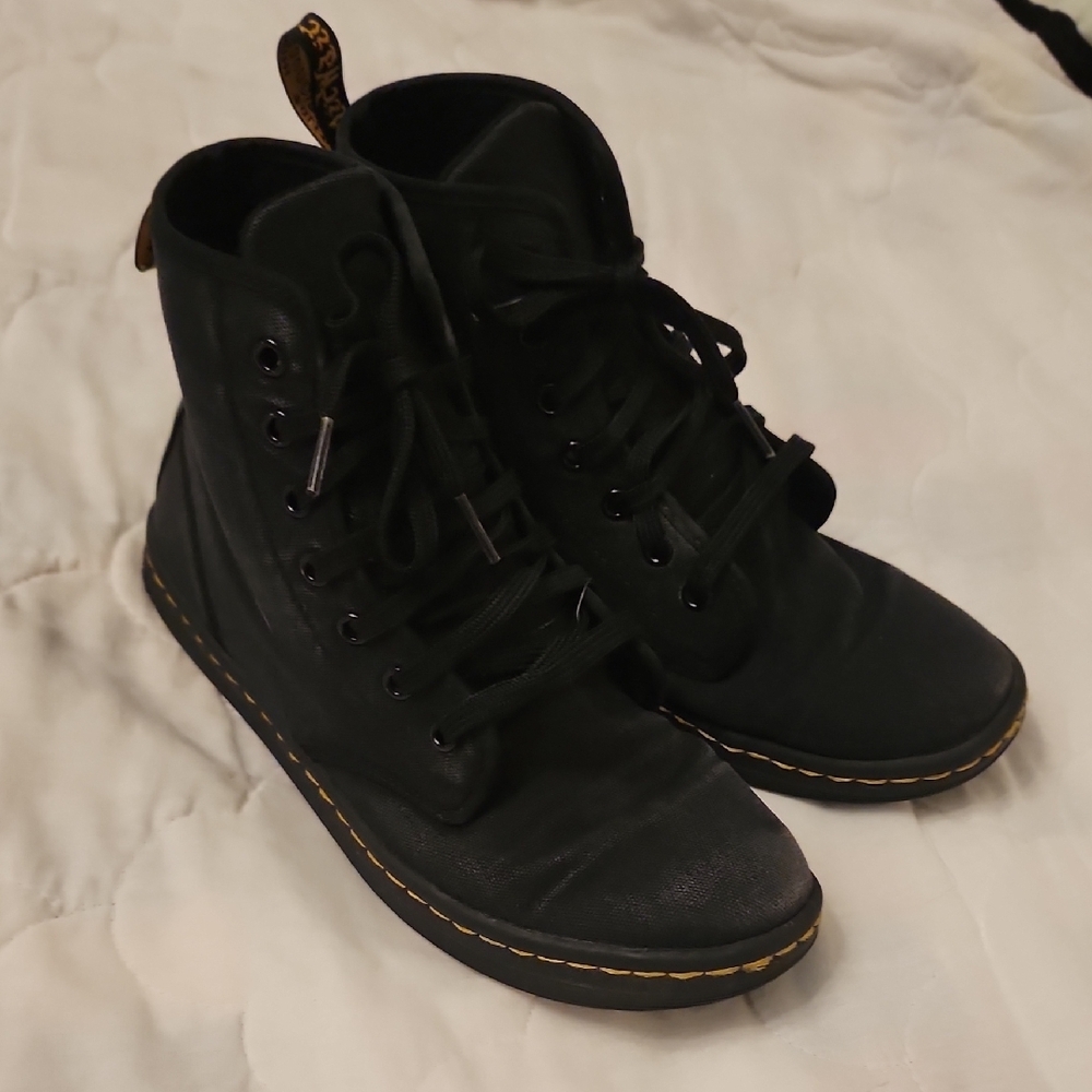 Black High-Top Womens Canvas Size 9 Dr Marten canvas